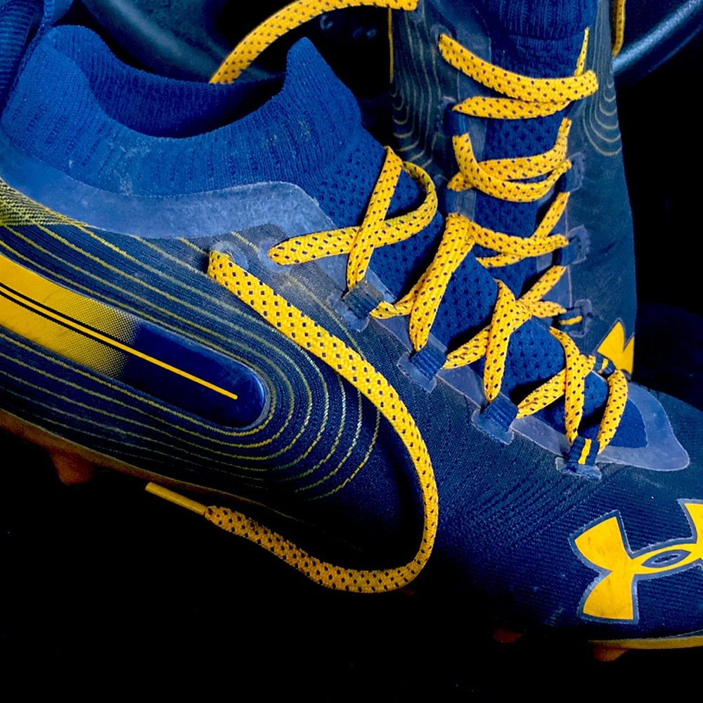 Men's Under Armour Spotlight MC Football Cleat blue and yellow EUC